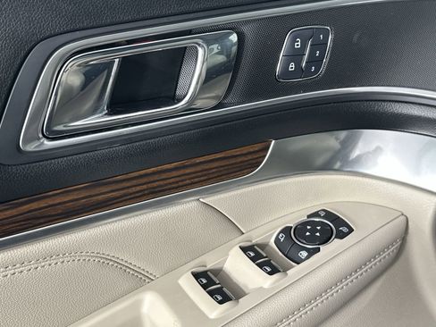 Used 2018 Ford Explorer Limited image 17