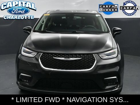 Used 2024 Chrysler Pacifica Limited FWD image 2