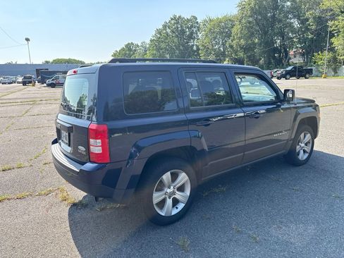 Used 2015 Jeep Patriot Latitude w/ Sun/Sound Group AWD/4WD image 6