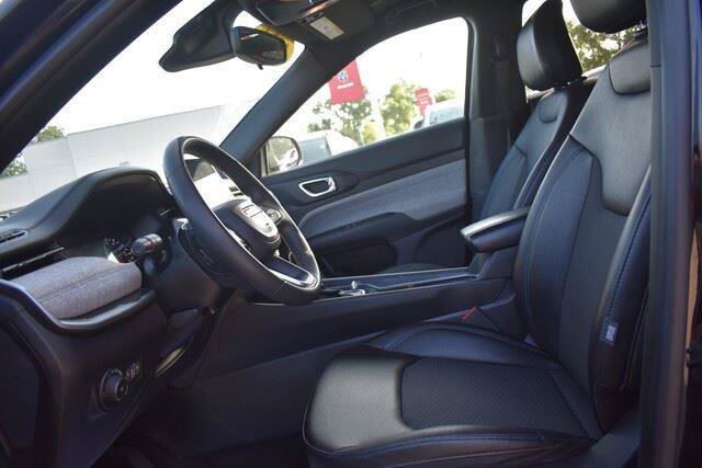 Used 2024 Jeep Compass Latitude AWD/4WD image 24