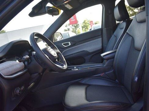 Used 2024 Jeep Compass Latitude AWD/4WD image 24