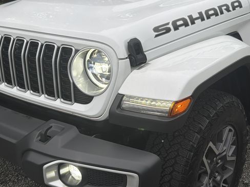 Used 2024 Jeep Wrangler Unlimited Sahara w/ Technology Group AWD/4WD image 11