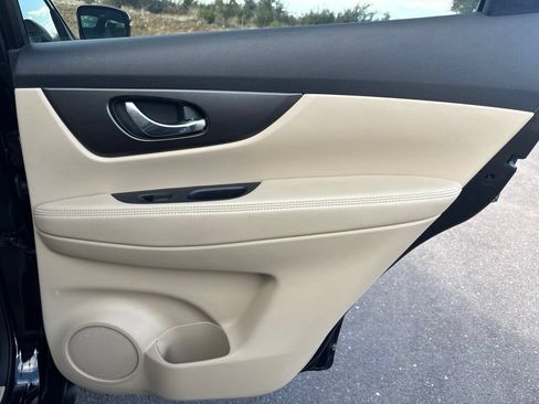 Used 2015 Nissan Rogue SV FWD image 18
