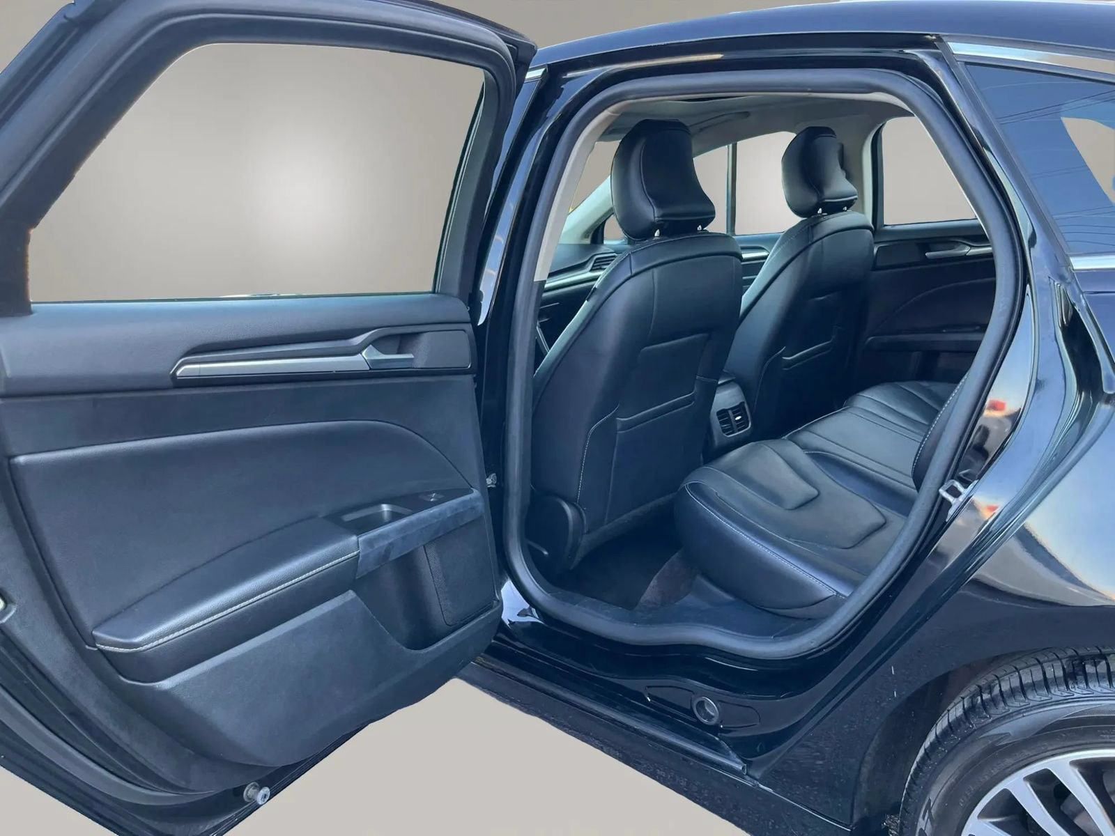 Used 2018 Ford Fusion Titanium FWD image 21