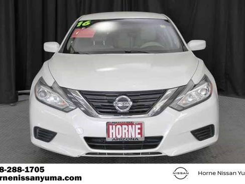 Used 2016 Nissan Altima 2.5 FWD image 2