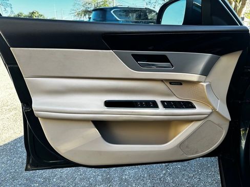 Used 2017 Jaguar XF Premium image 24