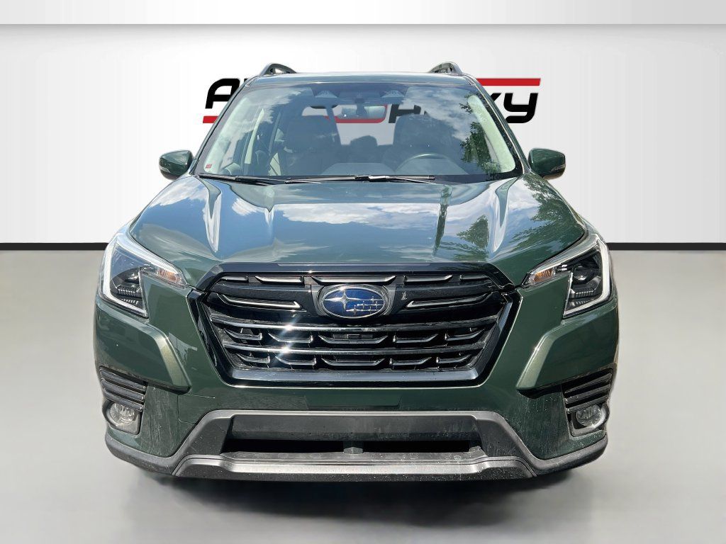 Used 2024 Subaru Forester Limited AWD/4WD image 2