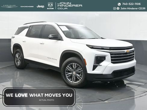 Used 2025 Chevrolet Traverse LT w/ LPO, Floor Liner Package AWD/4WD image 1