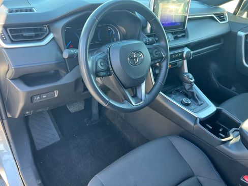 Used 2024 Toyota RAV4 SE image 19