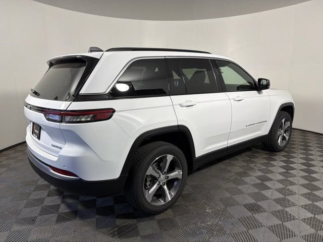 New 2026 Jeep Grand Cherokee Limited w/ Trailer Tow Package AWD/4WD image 9