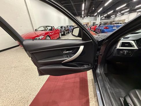 Used 2013 BMW 320i xDrive Sedan AWD/4WD image 18