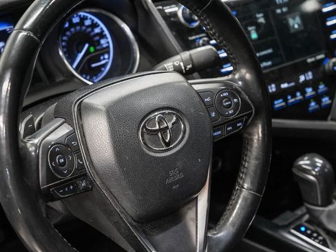 Used 2020 Toyota Camry SE w/ Sunroof Package FWD image 21