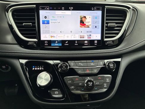 New 2026 Chrysler Pacifica Select w/ S Appearance Package image 19