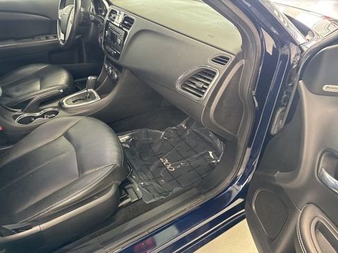 Used 2013 Chrysler 200 Limited FWD image 20