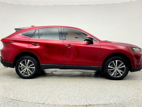 Used 2021 Toyota Venza LE image 4