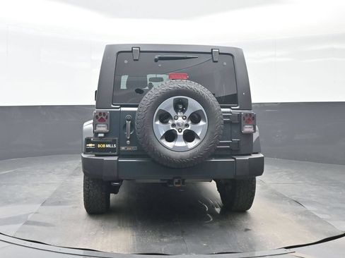Used 2017 Jeep Wrangler Unlimited Sahara w/ Dual Top Group AWD/4WD image 5