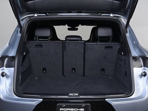 Certified 2025 Porsche Cayenne GTS AWD/4WD image 25