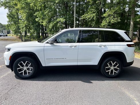 Certified 2025 Jeep Grand Cherokee Limited AWD/4WD image 6