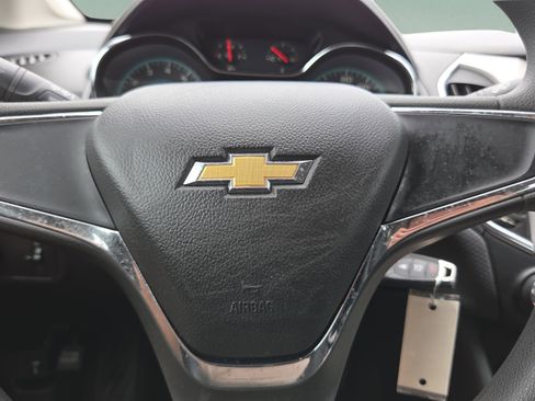 Used 2018 Chevrolet Cruze LS image 34
