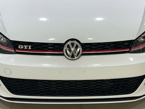 Used 2018 Volkswagen GTI SE FWD image 4