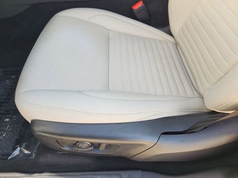 Used 2025 Land Rover Discovery Sport S image 17