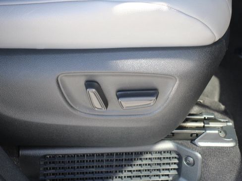 Certified 2025 Toyota Sienna XLE image 21