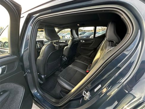 Used 2022 Volvo XC40 T5 R-Design w/ Advanced Package image 18