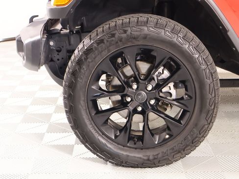 Used 2025 Jeep Gladiator Sport AWD/4WD image 15