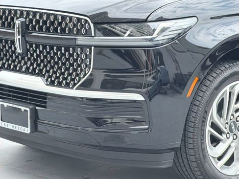 Certified 2026 Lincoln Navigator Reserve AWD/4WD image 2