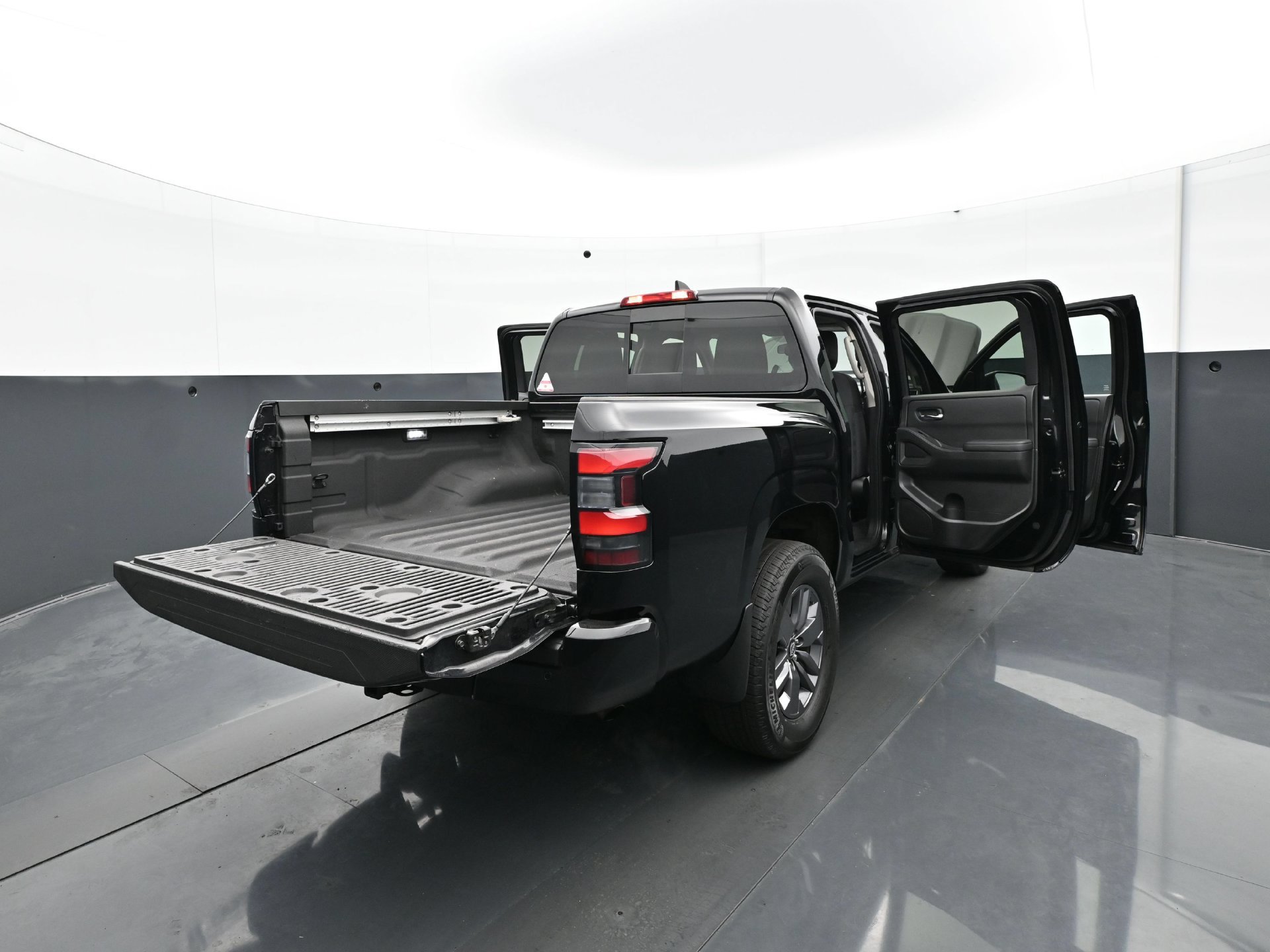 Used 2025 Nissan Frontier SV w/ SV Convenience Package AWD/4WD image 39