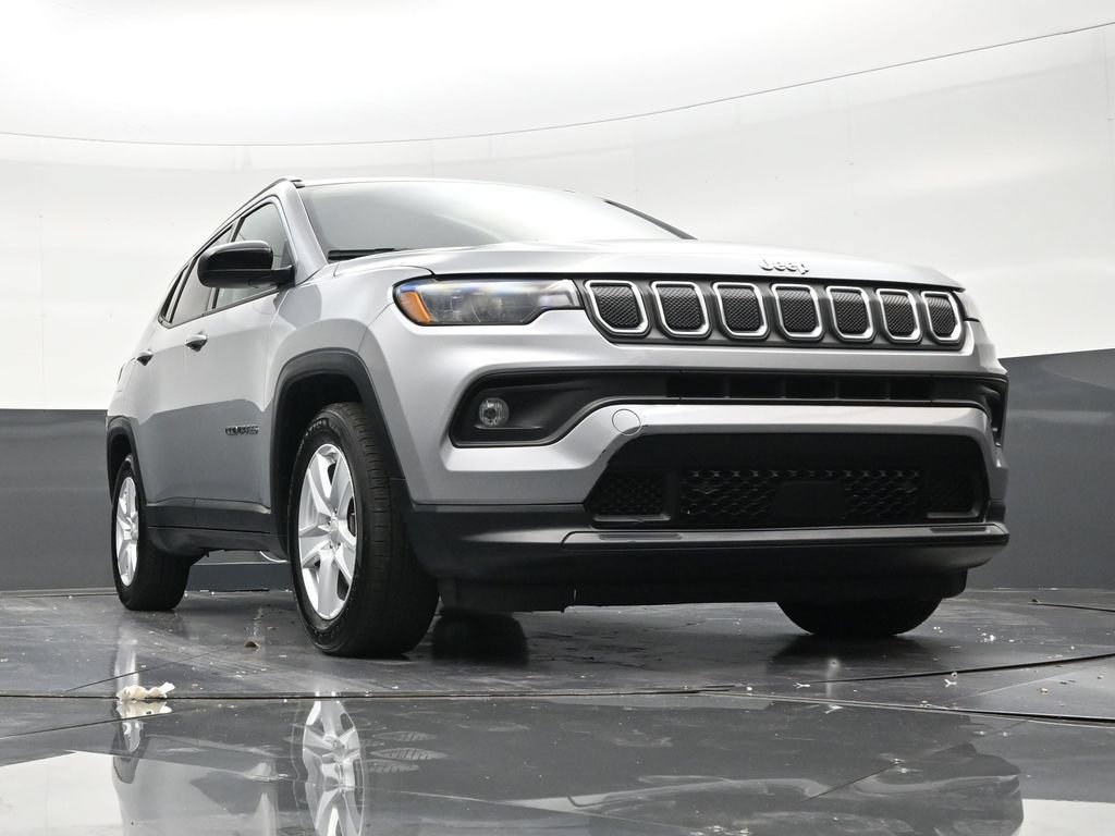 Used 2022 Jeep Compass Latitude FWD image 27