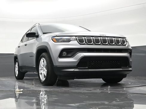 Used 2022 Jeep Compass Latitude FWD image 27