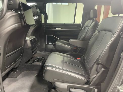 Used 2023 Jeep Wagoneer Series III w/ Premium Group I image 24