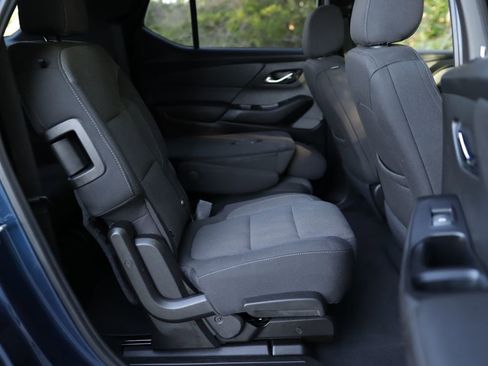 Used 2023 Chevrolet Traverse LT FWD image 30