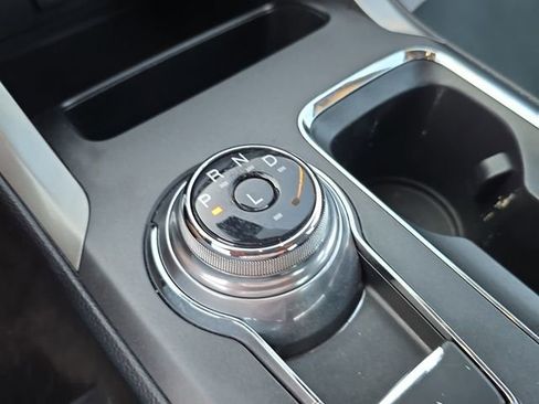 Used 2020 Ford Fusion SE image 23