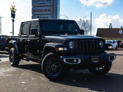 Used 2024 Jeep Gladiator Sport