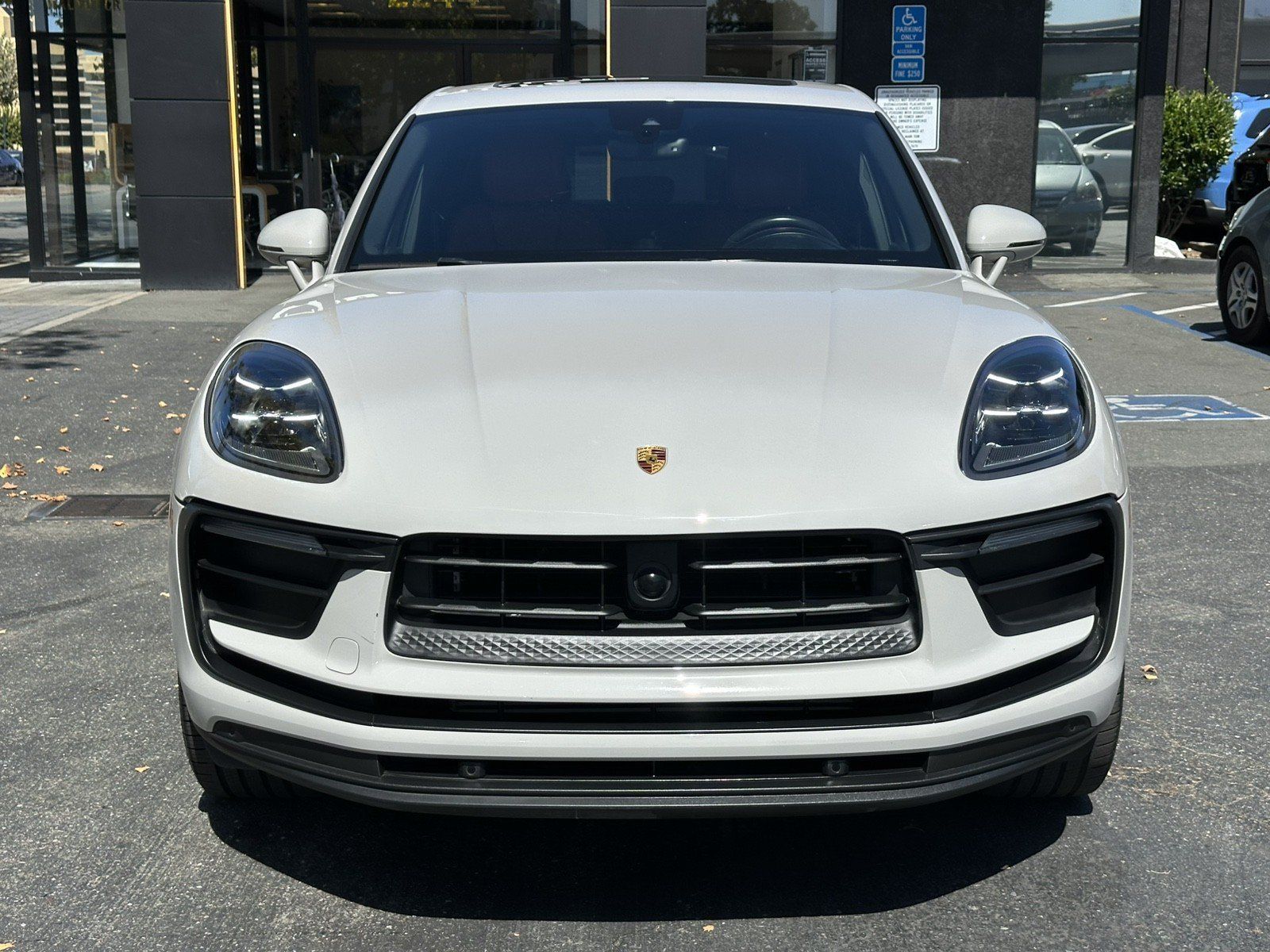 Used 2023 Porsche Macan AWD/4WD image 5
