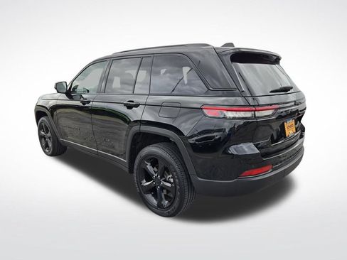 Used 2023 Jeep Grand Cherokee Altitude AWD/4WD image 8