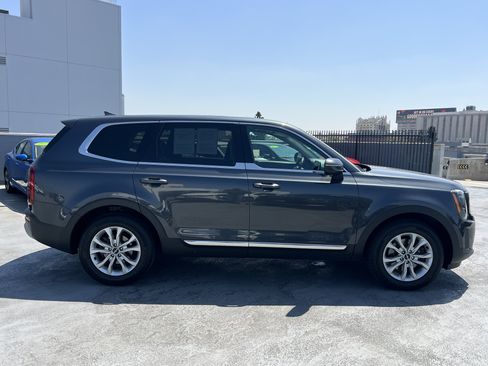 Used 2022 Kia Telluride LX FWD image 9