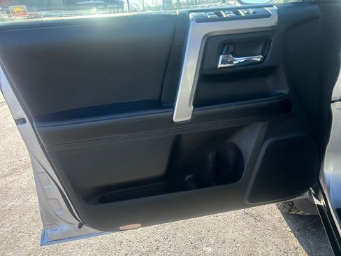 Used 2017 Toyota 4Runner SR5 image 18