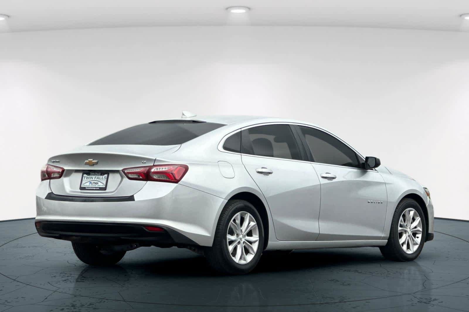 Used 2020 Chevrolet Malibu LT FWD image 2