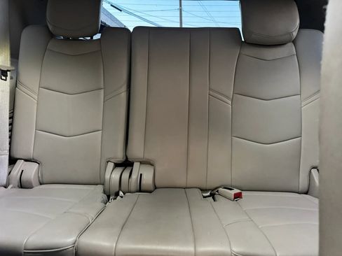 Used 2019 Cadillac Escalade Luxury AWD/4WD image 13