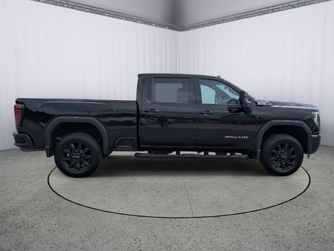 Used 2024 GMC Sierra 2500 AT4 w/ Technology Package AWD/4WD image 2