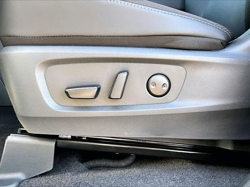 New 2026 Nissan Pathfinder SL w/ SL Premium Package FWD image 13
