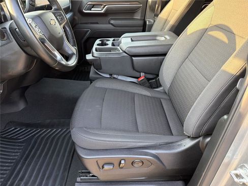 Used 2025 Chevrolet Silverado 1500 LT AWD/4WD image 9