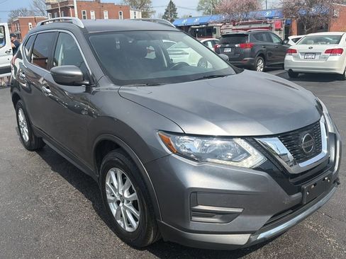 Used 2018 Nissan Rogue SV image 3