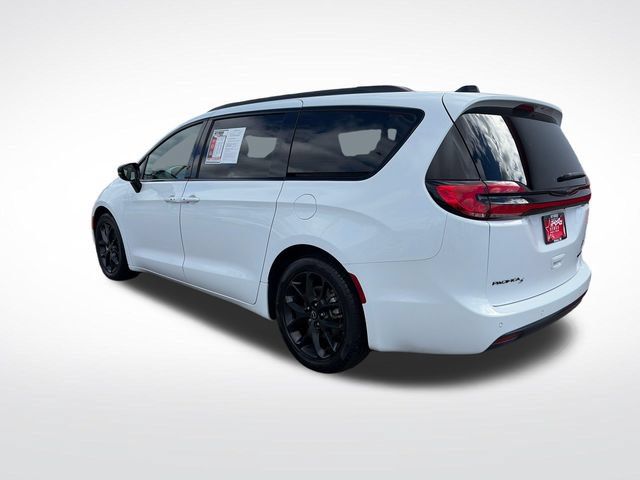 Used 2025 Chrysler Pacifica Limited FWD image 4