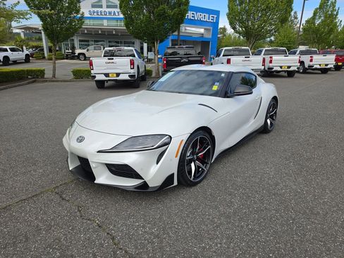 Used 2020 Toyota Supra RWD image 2