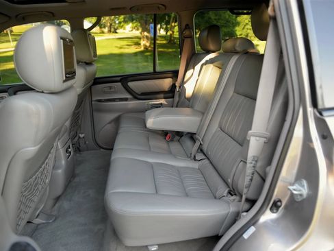 Used 2007 Toyota Land Cruiser AWD/4WD image 64
