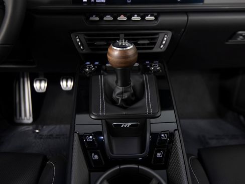 Certified 2025 Porsche 911 Carrera RWD image 29
